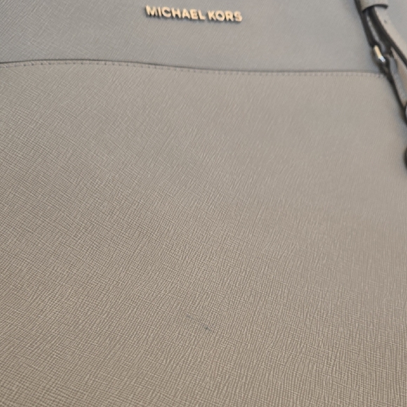 🩶 Michael Kors Light Gray Voyager Large Tote Silver Hardware - Picture 16 of 16
